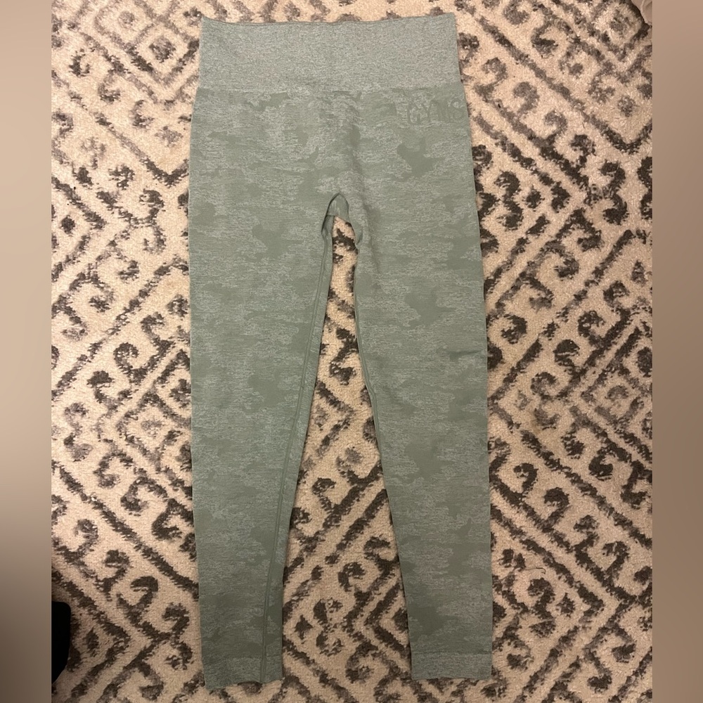 Cinched Gymshark Green Camo Leggings - Picture 4 of 8
